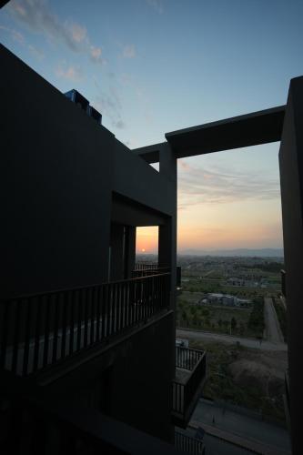 Východ nebo západ slunce při pohledu z apartmánu nebo okolí