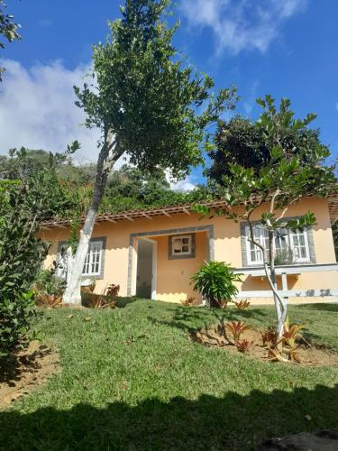 Taman di luar Sítio Reviver