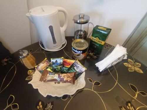 Garsonieră Gara Eklipsaにあるコーヒーまたはお茶