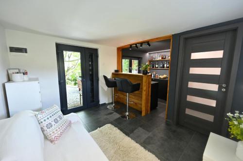 Kuchyň nebo kuchyňský kout v ubytování Sip & Sleep - A Vineyard Microhome Experience