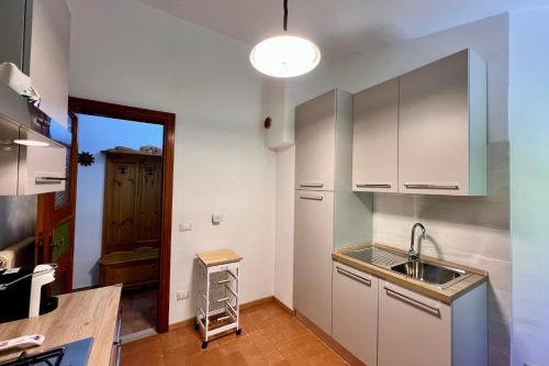 a kitchen with white cabinets and a sink at Il Rifugio del Cuore in Scanno