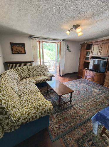 プレ・サン・ディディエにあるMont Blanc- Confortevole Appartamento con Balcone e Vista Monte Bianco - a 2 passi da Courmayeur- Horizon Vacanzeのギャラリーの写真