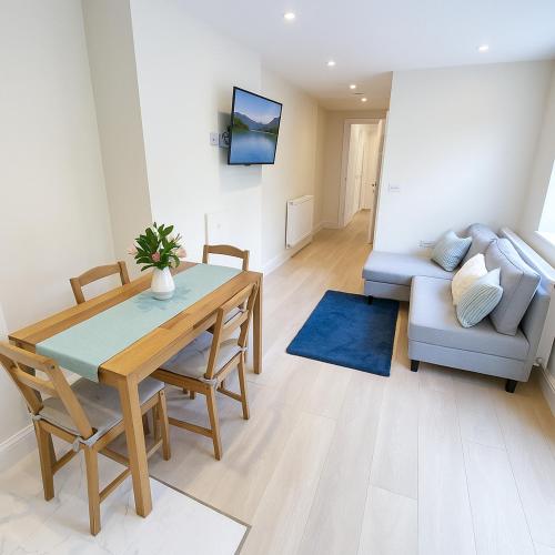a living room with a table and a couch at 2-Bedroom Garden Flat - Modern, Bright - A in London
