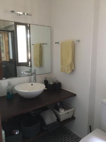 a bathroom with a sink and a mirror at Casa da Âncora in Colares