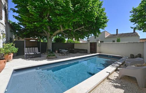 a swimming pool in the backyard of a house at Amazing Home In Vedène in Vedène