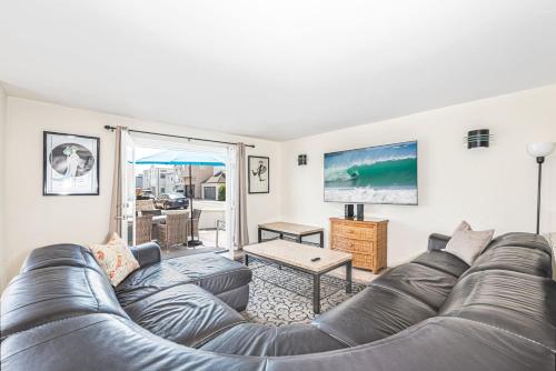 Imagen de la galería de Pet-Friendly 3Br Retreat One House From The Sand By Beachview Rentals, en Newport Beach