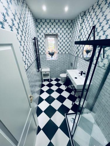 a bathroom with a black and white checkered floor at Ferienhaus Hugo in Lubmin