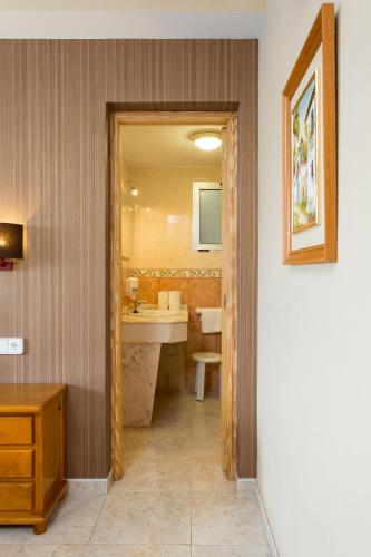 Koupelna v ubytování Hotel Noguera El Albir