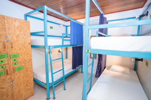 a bunk bed room with two bunk beds at Pousada da Milla in Presidente Figueiredo