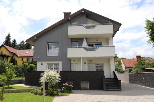 Dalma Pro Apartments - Cozy Studio & Spacious One-Bedroom Apartment - Self Check-in