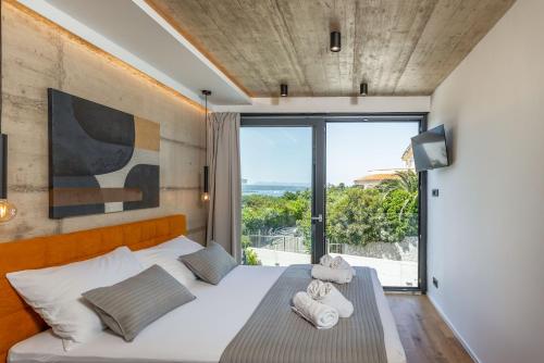 Кровать или кровати в номере NOVO - Villa Vita s velikim bazenom