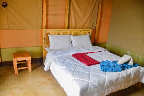 Postel nebo postele na pokoji v ubytování Oldonyo Musa Amboseli Campsite