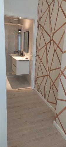 a bathroom with a sink and a mirror at Casa das Eiras, em Cinfães, no Douro in Cinfães