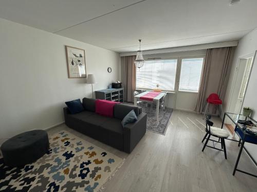 Ruang duduk di Tammela Suites - Free Parking