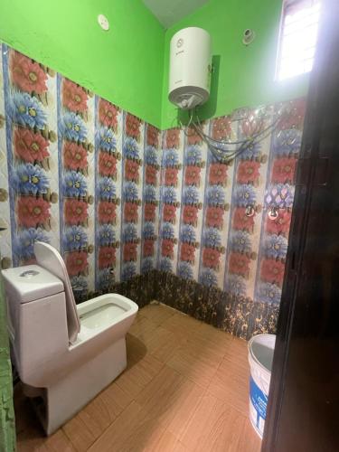 Koupelna v ubytování Yamuna darshan homestay
