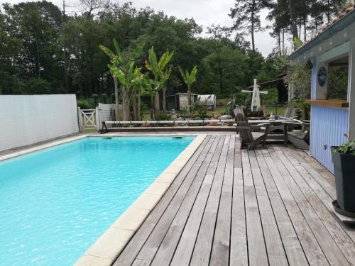 Maison familiale au calme avec piscine en bordure de forêt
