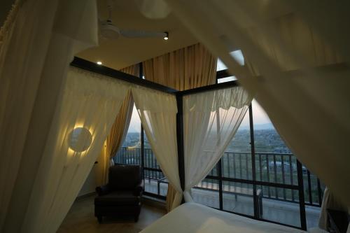 Кровать или кровати в номере 3BHK Serenity Suite By Skypark One