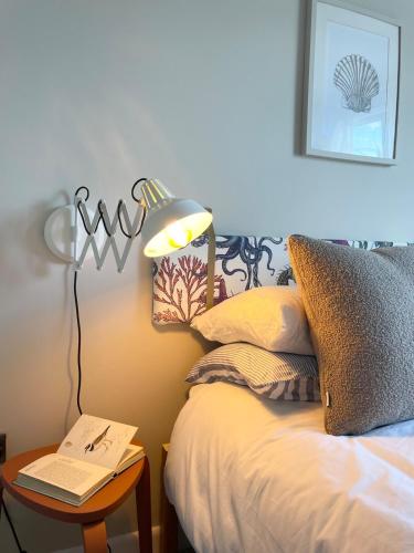 Letto o letti in una camera di North Coast Hideaway