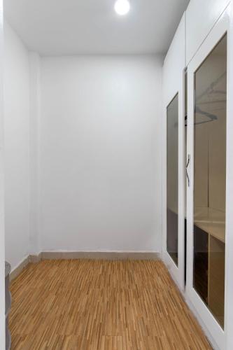 an empty room with white walls and a wooden floor at WATER VIEW 3 BEDROOM APARTMENT WITH JACUZZI PARKING WiFi NETFLIX POOL in Lekki