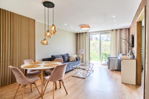 Cozy Apartment with Garden - Free Private Parking Gdańsk