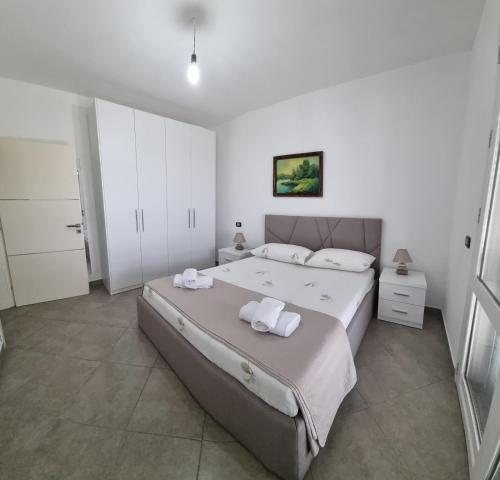 a bedroom with a large bed with towels on it at Villa VVG in Koxhas