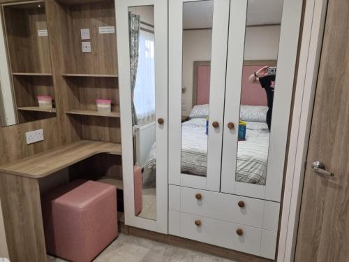 Voodi või voodid majutusasutuse Private Caravan Ty Mawr Holiday Park toas