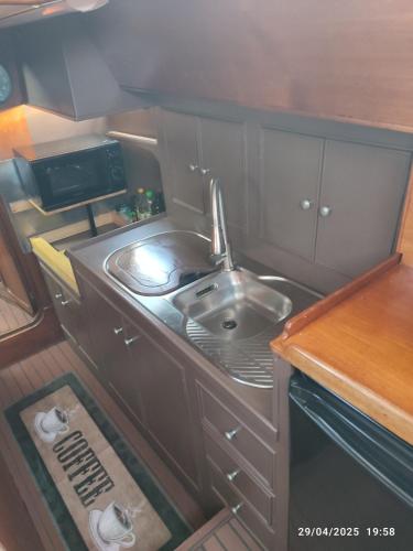 a small kitchen with a sink and a counter at Romantic sailboat in Valencia