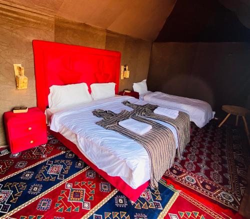 Katil atau katil-katil dalam bilik di Sahara haven camp