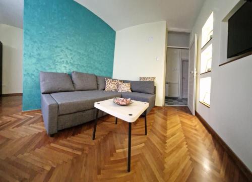 a living room with a couch and a table at Apartman Pegaz in Lazarevac
