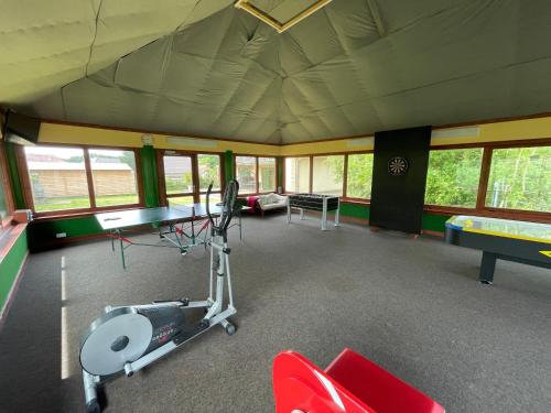 Pusat kecergasan dan/atau kemudahan kecergasan di Ferienwohnung Kleine Auszeit am Fleesensee