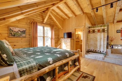 Voodi või voodid majutusasutuse Picturesque Log Cabin in Estes Park 9 Mi to RMNP toas