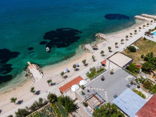 Beachfront rooms Adriatic with breakfast