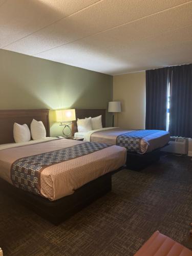 a hotel room with two beds in a room at Emerald Inn in Maplewood