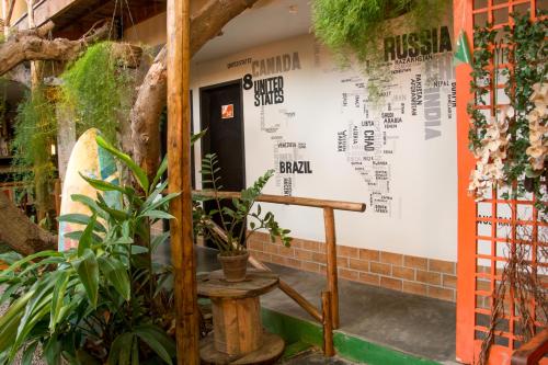 a building with plants in front of it at Vila Aju - Pousada Temática in Aracaju