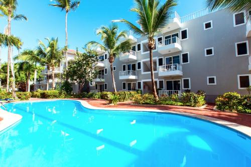 Bazen v nastanitvi oz. blizu nastanitve SUNNY STUDIOS DELUXE playa LOS CORALES - wifi, beach, pool