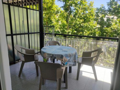 a table and chairs on a balcony with a view of trees at Lorena in Salou