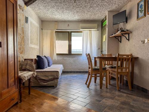 Χώρος καθιστικού στο Voltera Apartments in Betina Old Town, with Parking Nearby