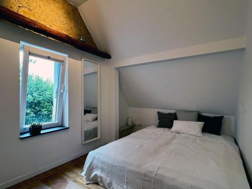 a bedroom with a bed and a window at Charmantes Häuschen am Waldrand in Neustadt an der Weinstraße