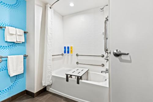 a bathroom with a tub and a shower stall at Tru By Hilton Aloha Beaverton in Beaverton