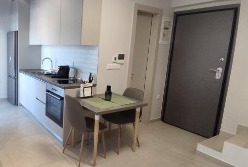 Dapur atau dapur kecil di Toumba apartments