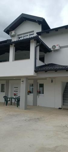 a building with a picnic table in front of it at Villa elhalabi in Ilidza