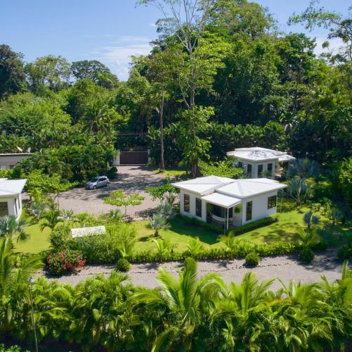an aerial view of a house with a garden at Hotel Luna Bella in Talamanca