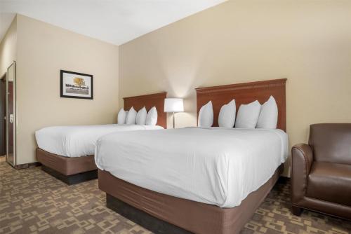 Katil atau katil-katil dalam bilik di Best Western Opp Inn