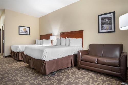 Katil atau katil-katil dalam bilik di Best Western Opp Inn