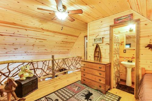 Φωτογραφία από το άλμπουμ του 5 Mi to Unicoi State Park and Lake Hot Tub Haven! σε Sautee Nacoochee