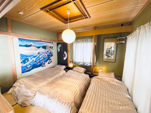 Una cama o camas en una habitación de 優中富良野
