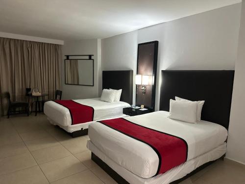 Postel nebo postele na pokoji v ubytování Ramada by Wyndham Princess Santo Domingo