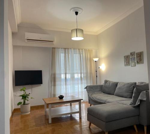 Spacious 2-Bedroom Apartment - 10 minutes from Kallimarmaro