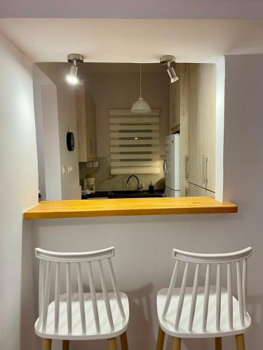 Spacious 2-Bedroom Apartment - 10 minutes from Kallimarmaro