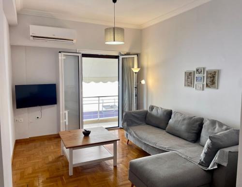 Spacious 2-Bedroom Apartment - 10 minutes from Kallimarmaro